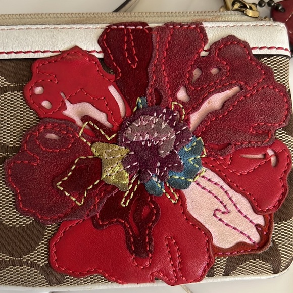 Rare Coach wristlet signature C  with flower 7x4” - Picture 3 of 6